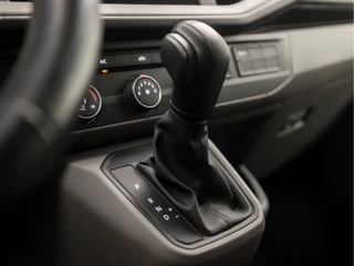Volkswagen Transporter 150Pk Automaat (APPLE CARPLAY, GROOT NAVI, 3 ZITS, ADAPTIVE CRUISE, PARKEERSENSOREN, LM VELGEN, NIEUWE APK, NIEUWSTAAT) - afbeelding nr 9