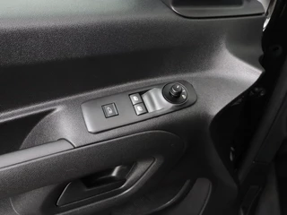 Peugeot Partner Peugeot Partner 1.5 BlueHDI Pro | 3-Persoons | Aluca kast | Navigatie | Airco | Cruise | Betimmering - afbeelding nr 8