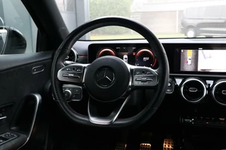 Mercedes-Benz A-Klasse Mercedes A-klasse 180 AMG Night Pakket Widescreen Lmv PrivacyGlass Camera Stoelverwarming Navi Uitstraling!! BJ2019 - afbeelding nr 20