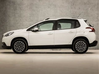 Peugeot 2008 Automaat (APPLE CARPLAY, NAVIGATIE, CAMERA, CLIMATE, CRUISE, SPORTSTOELEN, PARKEERSENSOREN, NIEUWE APK, NIEUWSTAAT) - afbeelding nr 2