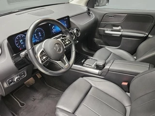 Mercedes-Benz GLA PANORAMA, DISTR, 19-inch LMV ** 24 mnd 