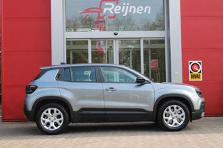 Jeep Avenger Jeep Avenger ALTITUDE 156PK 54 kWh | 3-FASE | ELEKTRISCH BEDIENBARE ACHTERKLEP | ACHTERUITRIJ CAMERA | NAVIGATIE | DRAADLOZE APPLE CARPLAY/ANDROID AUTO | ALL SEASON BANDEN | LICHTMETALEN VELGEN 17