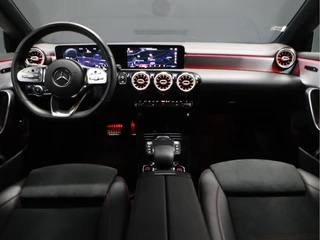 Mercedes-Benz CLA [APPLE CARPLAY, CAMERA, CRUISE CONTROL,STOELVERWARMING, SFEERVERLICHTING, PDC 360, LED LAMPEN PEFORMANCE, HALF LEDER, FLIPPERS, NAVIGATIE, NIEUWSTAAT] - afbeelding nr 4