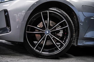 BMW 3 Serie BMW 3-serie 330e Sedan Hybrid | Vol | M Sport | Schuifdak | H&K | Innovation | Head Up | 19 inch | - afbeelding nr 25