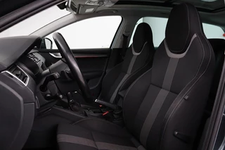 Škoda Octavia Skoda Octavia 1.0 TSI Style | Panoramadak | Stoelverwarming |  Adaptive cruise | Trekhaak | Carplay | Climate control | Sportstoelen - afbeelding nr 5