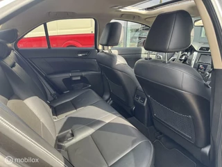 Suzuki Kizashi Suzuki Kizashi 2.4 Sport / Navigatie / Panoramadak / Luxe - afbeelding nr 26