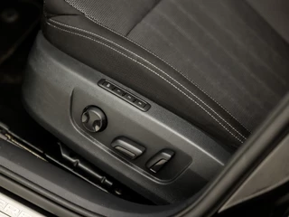 Škoda Superb 218Pk Automaat (APPLE CARPLAY, GROOT NAVI, VIRTUAL COCKPIT, MEMORY SEATS, STOELVERWARMING, CAMERA, GETINT GLAS, LED KOPLAMPEN, TREKHAAK, NIEUWSTAAT) - afbeelding nr 14