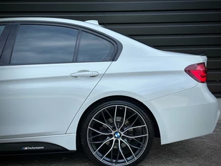 BMW 3 Serie BMW 3 Serie 320i M-PERFORMANCE VIRTUAL|M STOEL|LEDER|20'' M|CARPLAY - afbeelding nr 16