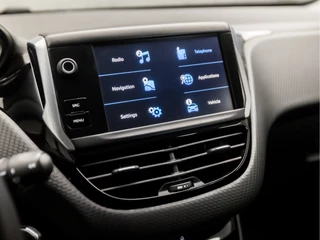 Peugeot 2008 Automaat (APPLE CARPLAY, NAVIGATIE, CAMERA, CLIMATE, CRUISE, SPORTSTOELEN, PARKEERSENSOREN, NIEUWE APK, NIEUWSTAAT) - afbeelding nr 26