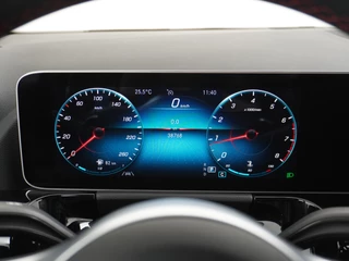 Mercedes-Benz GLA Mercedes-Benz GLA 200 AMG // Camera // Sfeerverlichting // Night Pakket // Augmented Reality // Carplay // 19