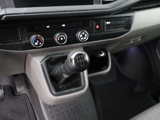 Volkswagen Transporter Volkswagen Transporter 2.0TDI Lang Achterdeuren | Navigatie |3-Persoons | Trekhaak | Betimmering - afbeelding nr 15