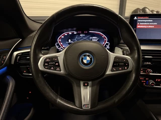 BMW 5 Serie HEAD-UP/LASER/ACC/TREKHAAK/360CAMERA/ALCANTARA/KEYLESS/SHADOW-LINE/DRIVING ASS PRO/SFEER/STUUR+STOELVERWARMING/LIVE COCKPIT/M-AERODYNAMIC/SOPHISTOGRAU/VOLLEDIG BMW DEALER HISTORIE - afbeelding nr 33