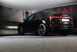 Audi e-tron Audi E-tron Sportback 55 Quattro S Line 95 kWh / Acc / Lane Assist / Elek Stoelen / 360 Camera / Sfeerverlichting / Open Panorama - afbeelding nr 3