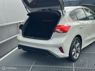 Ford Focus Ford Focus 1.5 EcoBoost ST LINE - afbeelding nr 22