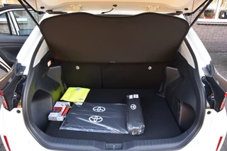 Toyota Yaris Toyota Yaris 1.5 HYBRID NIEUW! AUTOMAAT/CAMERA/ADAP. CRUISE/ - afbeelding nr 12
