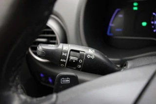 Hyundai Kona Hyundai Kona Electric Premium 64 kWh - Carplay, Camera, Leer, Stoelverw. - afbeelding nr 17