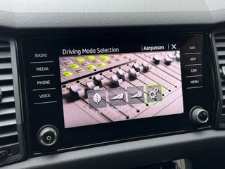 Škoda Kodiaq Skoda Kodiaq 1.5 TSI Sportline Automaat | Trekhaak uitklapbaar | Navigatiesysteem | Stoelverwarming | Stuurverwarming | Getint glas | Cruise control | 20 inch lichtmetalen velgen | Achteruitrijcamera | Parkeersensoren voor en achter - afbeelding nr 35