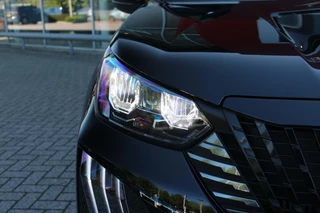 Peugeot 2008 Peugeot 2008 1.2 Hybrid 136PK AUTOMAAT ALLURE | NIEUWE AUTO! | KEYLESS ENTRY/START | PARKEERSENSOREN VOOR + ACHTER | 17