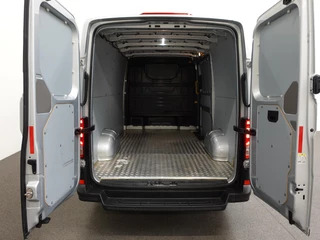 Volkswagen Crafter Volkswagen Crafter 102pk L3H2 / L2H1 Comfortline Executive+ Navigatie Cruise control Parkeersensoren Airco Euro6 - afbeelding nr 3