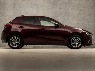 Mazda 2 (NAVIGATIE, CAMERA, HEAD-UP DISPLAY, STOELVERWARMING, GETINT GLAS, LEDEREN SPORTSTOELEN, LM VELGEN, CRUISE, NIEUWE APK, NIEUWSTAAT) - afbeelding nr 4