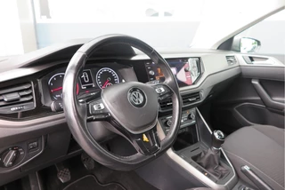 Volkswagen Polo Volkswagen Polo 1.0 TSI 95 PK Comfortline , Trekhaak , Stoelverwarming , Navigatie , Parkeersensoren , Climate control , 17