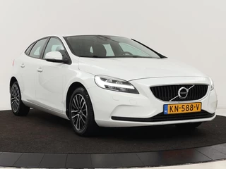 Volvo V40 Volvo V40 2.0 T2 Nordic+ | Stoelverwarming | Trekhaak |  Standkachel | Navigatie | Full LED | Verwarmde voorruit | Bluetooth | Climate control - afbeelding nr 29