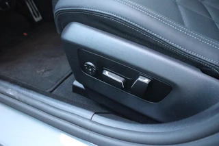 BMW 5 Serie BMW 5-serie 530e M-SPORT PRO 300PK (nieuw model) | PANORAMA DAK | M-SPORT PAKKET | M-SPORT AERODYNAMICA |  M-SPORT NAPPALEDEREN STUURWIEL MET SPORTBOOST FUNCTIE | BMW SHADOWLINE ADAPTIEVE LED KOPLAMPEN | ELEKTRISCH BEDIENBARE ACHTERKLEP |  BMW INDIVIDIUAL HIGH GLOSS EXTERIEUR RAAMLIJST AFWERKING | BMW LIVE COCKPIT PROFESSIONAL | ELEKTRISCH VERSTELBARE VOORSTOELEN MET VENTILATIE / VERWARMING EN GEHEUGEN OP DE BESTUURDERSSTOEL |  ACHTERBANKVERWARMING | 4-ZONE CLIMATE CONTROL | DONKER GETINTE ACHTERRUITEN | DONKERE HEMELBEKLEDING | DRIVE ASSISTANT | HARMAN KARDON Hi-Fi GELUIDSSYSTEEM| DRAARLOZE TELEFOONLADER | DRAADLOOOS APPLE CARPLAY / ANDROID AUTO | KLASSE 3 ALARM | COMFORT ACCESS | 20