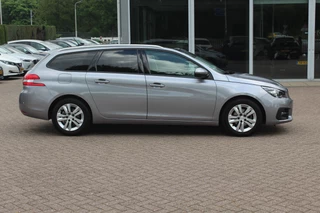 Peugeot 308 Peugeot 308 SW 1.2 PureTech Blue Lease Exe. / NIEUWSTAAT! / Panoramadak / Navigatie / Parkeerhulp V+A / 16'' / DAB / Cruise Control - afbeelding nr 5
