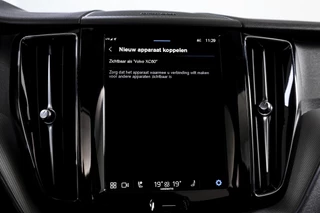 Volvo XC60 Volvo XC60 2.0 T6 Plug-in hybrid AWD Plus Dark | S/K-Panodak | Dig. Cockpit | Adapt. Cruise | Memory Stoelen | Elek. Klep | Stoel-+stuurverw. | 360 Camera | Harman/Kardon | NAV+App. Connect | LM 19
