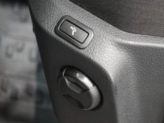 Volkswagen Crafter Volkswagen Crafter 30 2.0 TDI L3H3 Highline Trekhaak Apple Carplay Navigatie Cruise Control Camera MF Stuurwiel imperiaal + Trap - afbeelding nr 20