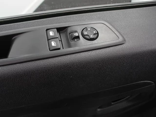 Opel Vivaro Opel Vivaro 2.0 CDTI Automaat 145 pk L3H1 Dubbele Cabine 6p Edition Navigatie Airco Bluetooth Trekhaak Betimmering Cruise Control - afbeelding nr 13