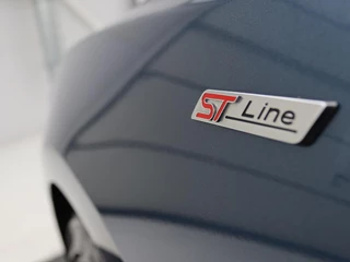 Ford Focus Ford Focus 1.0 EcoBoost ST Line X | Panoramadak |  Stoel & stuurverwarming | Adaptive cruise | Camera | Carplay | Full LED | Trekhaak | Climate control | Navigatie - afbeelding nr 32