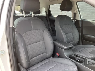 Kia Niro Kia Niro 1.6 GDi PHEV DynamicLine AUT. | 1e eigenaar | dealer onderhouden | apple carplay | adaptieve cruise | camera - afbeelding nr 17