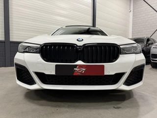 BMW 5 Serie PANO/HEAD-UP/ADAPTIVE-CHASSIS/ALCANTARA/CAMERA/LIVE-COCKPIT PRO/DAB/STANDKACHEL/SHADOW-LINE/18
