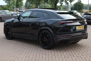 Lamborghini Urus Lamborghini Urus 4.0 V8 / NL Auto! / Full Carbon / Keramisch / B&O / Pano / 360Camera / Head-up / 23'' / Stoelventilatie / Massage - afbeelding nr 3