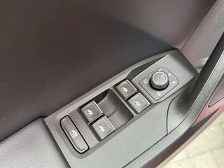 SEAT Leon Seat Leon 1.5 TSI FR Launch Edition | LED | Stoelverwarming | Navigatiesysteem | Adaptive cruise control | Apple CarPlay | 18 inch lichtmetalen velgen | Achteruitrijcamera | Trehaak uitklapbaar | Parkeersensoren voor en achter - afbeelding nr 4
