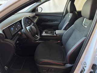 Hyundai Tucson Hyundai Tucson NIEUWE AUTO 1.6 T-GDI PHEV 252PK 4WD N-LINE SKY PANO. 360.CAMERA ELEK.KLEP ELEK.STOEL/GEHEUG.VERWARMD SUBWFR 19''LMV ZWARTE HEMEL HEADUP STOELKOELING STUURVERW. PLUG IN HYBRIDE - 5 JAAR GARANTIE - afbeelding nr 16