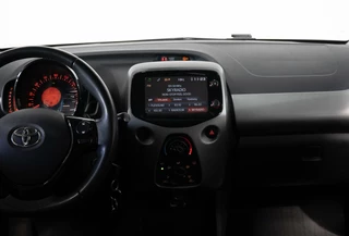 Toyota Aygo Aygo X-play | Automaat | All-Weather Banden | 2e eigenaar - afbeelding nr 7
