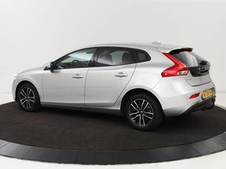 Volvo V40 Volvo V40 2.0 D2 Momentum | Automaat | Full LED |  Harman/Kardon | Trekhaak | Navigatie | Climate control | Cruise control | Parkeerhulp - afbeelding nr 2