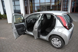 Toyota Aygo Toyota Aygo 1.0 VVTi X 5 deurs LED CarPlay Btw auto netto € 6150 - afbeelding nr 9