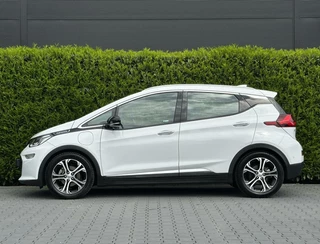 Opel Ampera-e Opel Ampera-e Business executive 60 kWh, NL AUTO, NAP, BOSE, LEDER, NAVI, CRUISE, KEYLESS, CAMERA, DODEHOEK, ECC-AIRCO, STOEL/STUURVERWARMING, LICHTMETAAL 17
