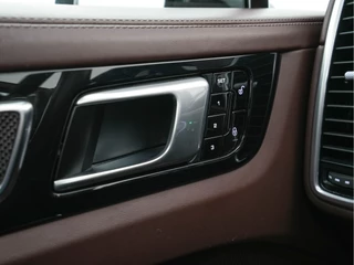Porsche Cayenne (INCL-BTW) *PANO | CLUB-FULL-LEATHER | SOFT-CLOSE | MEMORY-PACK | SURROUND-VIEW | FULL-LED | NAVI-FULLMAP | AIR-SUSPENSION | DAB | DIGI-COCKPIT | PDC | CRUISE | SPORT-SEATS | 21