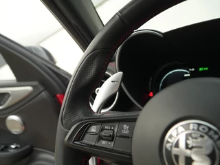 Alfa Romeo Giulia Alfa Romeo Giulia 2.0 Turbo 280 PK Competizione Q4 AWD | Harman | Veloce | 19