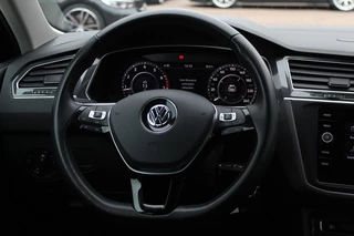Volkswagen Tiguan Volkswagen Tiguan 1.4 TSI ACT Highline Bus. R-Line / Trekhaak / Panoramadak / 360Camera / 19'' / Virtual Cockpit / Apple CarPlay / DAB / Stoelverwarming / ACC - afbeelding nr 17