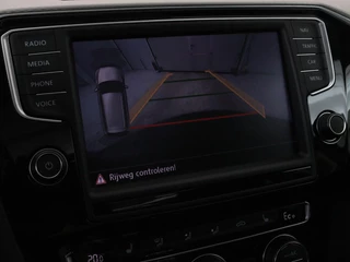 Volkswagen Passat Volkswagen Passat 1.4 TSI GTE | Panoramadak | Stoelverwarming |  Trekhaak | Adaptive cruise | Camera | Carplay | Leder/Alcantara | Full LED | Virtual Cockpit - afbeelding nr 14