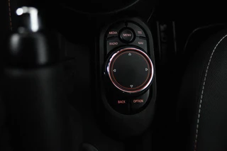 MINI Cooper Mini Mini 1.5 Cooper (CRUISE CONTROL, NAVIGATIE, BLUETOOTH, CLIMATE CONTROL, NL-AUTO) - afbeelding nr 23