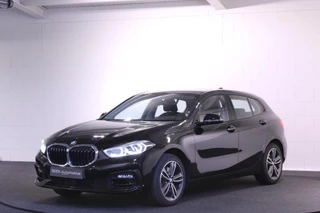 BMW 1 Serie 120i Sport Line | PDC | Stoelverwarming | Apple CarPlay