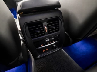 BMW 3 Serie BMW 3 Serie 320i M Sport 184Pk Automaat (APPLE CARPLAY, M PAKKET, GROOT NAVI, SFEERVERLICHTING, LEDER/ACANTARA, SPORTSTOELEN, GETINT GLAS, PARKEERSENSOREN, NIEUWE APK, NIEUWSTAAT) - afbeelding nr 29