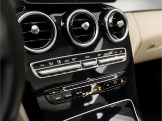 Mercedes-Benz C-Klasse 157Pk Automaat (DUBBEL PANORAMADAK, GROOT NAVI, SFEERVERLICHTING, STOELVERWARMING, ELEK SPORTSTOELEN, LEDER, CRUISE, PARKEERSENSOREN, NIEUWE APK, NIEUWSTAAT) - afbeelding nr 10