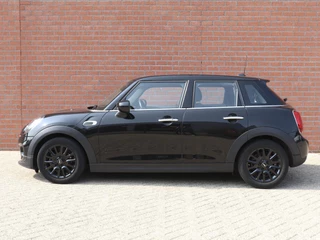 MINI One Mini Mini 1.5 One Automaat Business Edition | Navigatie | PDC | Cruise Control | Airco | 17